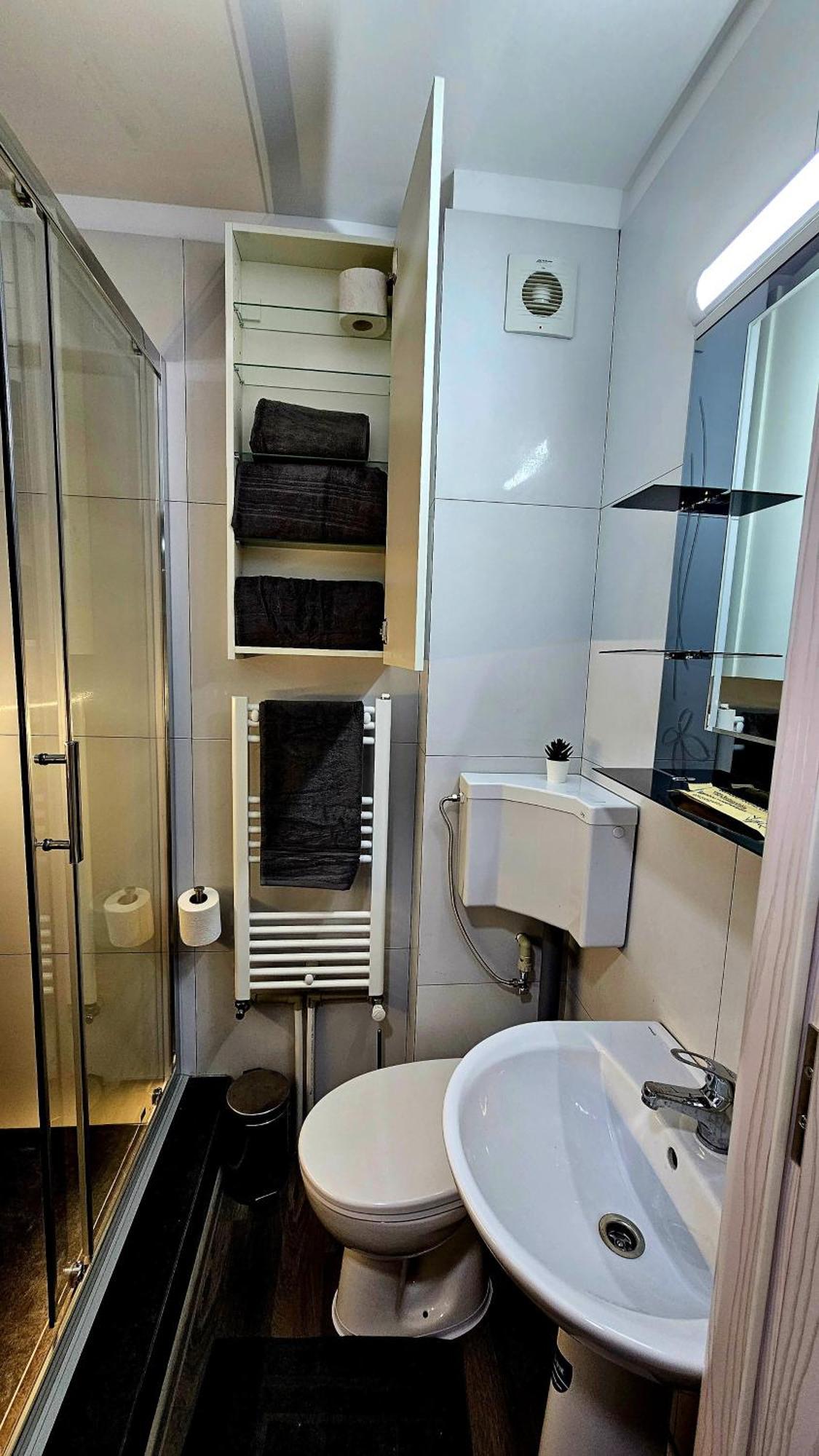 Spoil Yourself With Style, Comfort And Luxury - Tony'S Studios Luxury Πιτέστι Εξωτερικό φωτογραφία