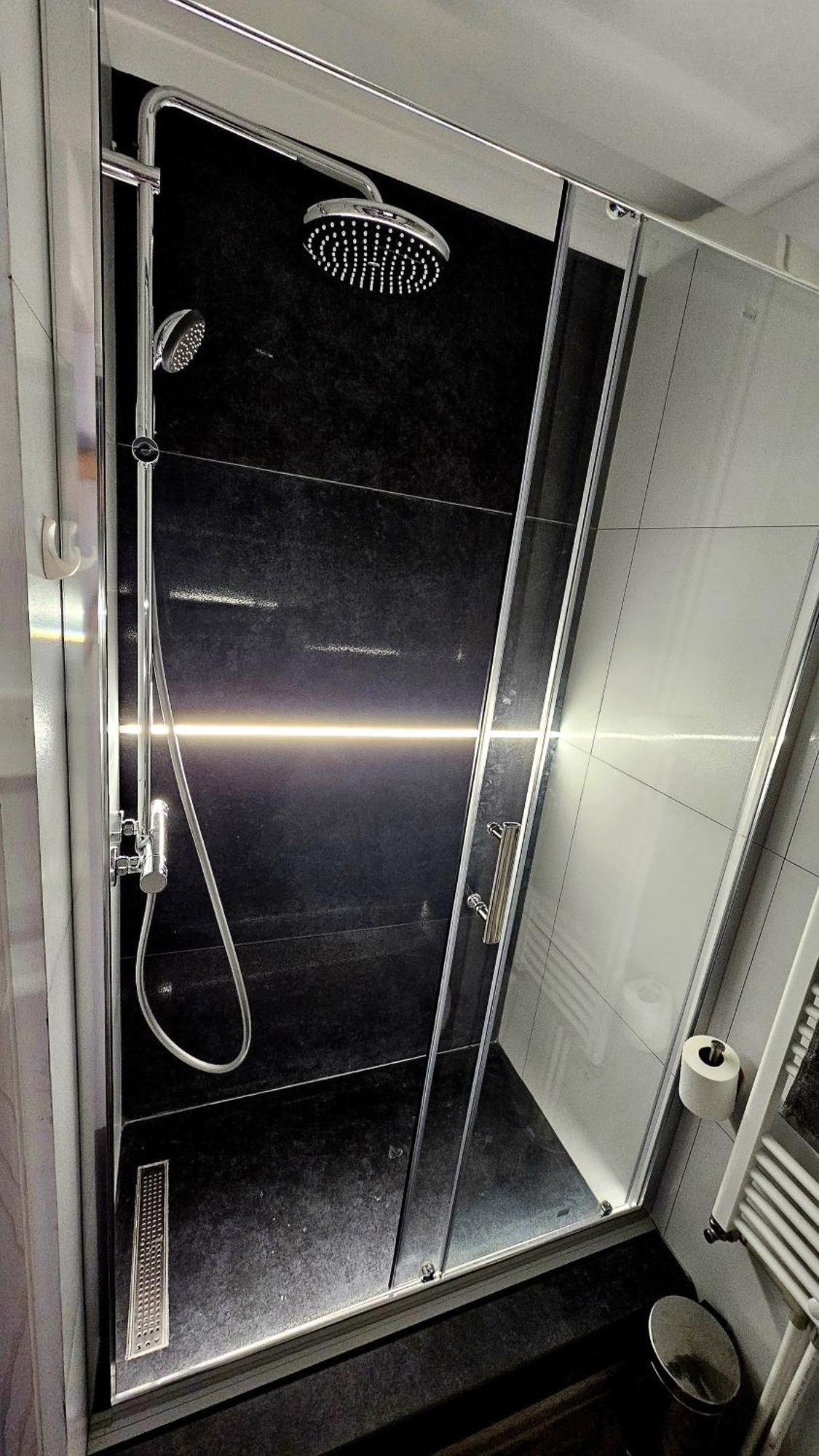 Spoil Yourself With Style, Comfort And Luxury - Tony'S Studios Luxury Πιτέστι Εξωτερικό φωτογραφία
